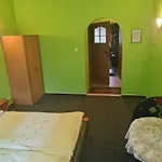 Restaurant & 