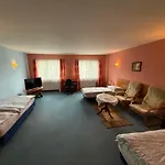 Restaurant&hostel Broadway *