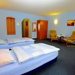 Restaurant&hostel Broadway *