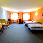 Restaurant&hostel Broadway *