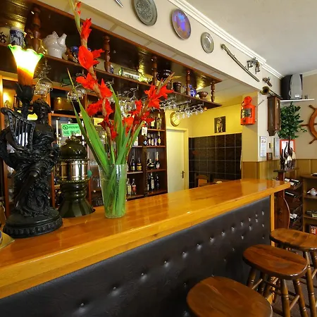 Restaurant & 