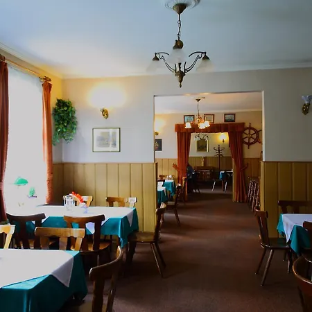 Restaurant & 