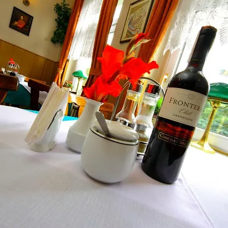 Restaurant & 