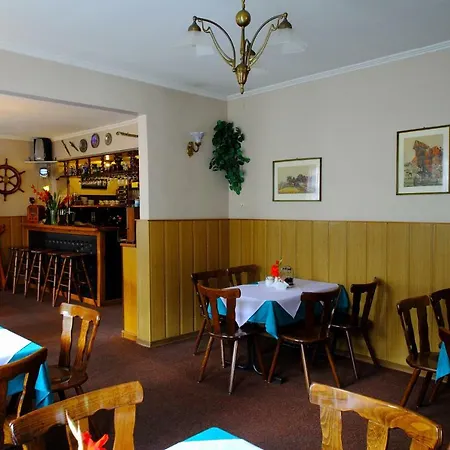 Restaurant & 