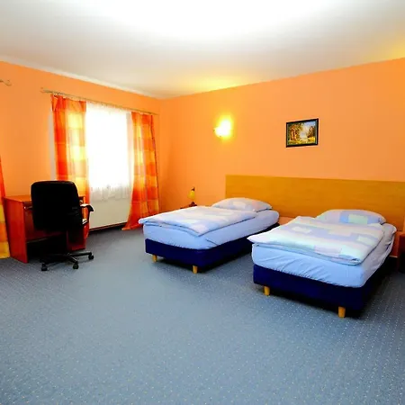 Restaurant & 